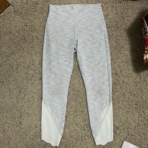 Lululemon scalloped cropped leggings 25”